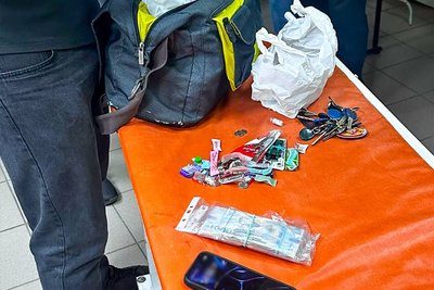 Вилучене під час затримання майно підозрюваного у Харкові