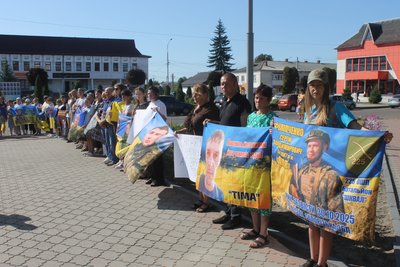 «Пам’ятаємо. Чекаємо. Боремося»: в Олевській громаді вперше провели акцію на підтримку безвісти зниклих та полонених «Пам’ятаємо. Чекаємо. Боремося»: в Олевській громаді вперше провели акцію на підтримку безвісти зниклих та полонених
