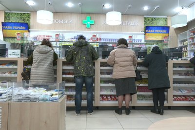З квітня рецептурні ліки продаватимуть за е-рецептами: у харківських аптеках 31 березня виникли черги З квітня рецептурні ліки продаватимуть за е-рецептами: у харківських аптеках 31 березня виникли черги
