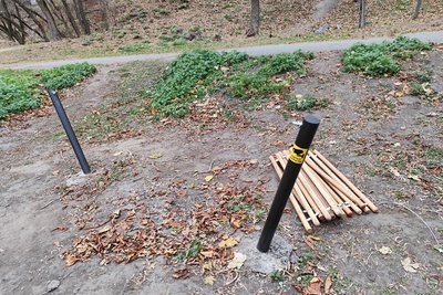 На Замковій Горі у Житомирі волонтери розпочали відновлювати понівечену вуличну локацію На Замковій Горі у Житомирі волонтери розпочали відновлювати понівечену вуличну локацію