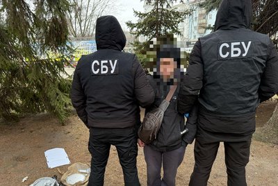 Правоохоронці запобігли вибуху у центрі Житомира біля адмінбудівлі та "Алеї Слави Героїв" Правоохоронці запобігли вибуху у центрі Житомира біля адмінбудівлі та "Алеї Слави Героїв"