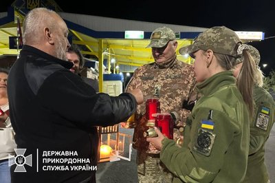 До України привезли Благодатний вогонь