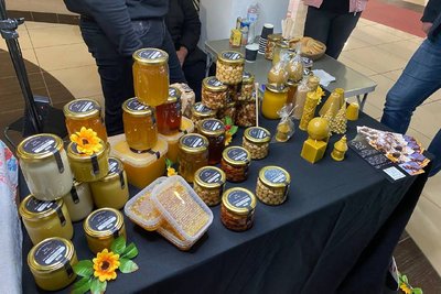 Збирали гроші на реабілітацію хлопчика та потреби ЗСУ: у Вінниці пройшов благодійний ярмарок Збирали гроші на реабілітацію хлопчика та потреби ЗСУ: у Вінниці пройшов благодійний ярмарок