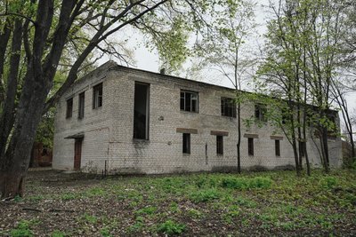 Будівля в Дослідному, що руйнується, Харківська область, травень 2026 року Будівля в Дослідному, що руйнується, Харківська область, травень 2026 року