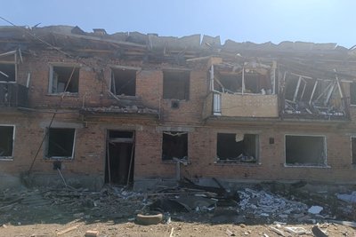 Пошкоджений будинок у Слатиному після комбінованого удару Пошкоджений будинок у Слатиному після комбінованого удару