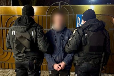 В Одесі затримали двох молодиків за підпал BMW на замовлення В Одесі затримали двох молодиків за підпал BMW на замовлення