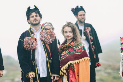 Актори Франківського драмтеатру презентували мистецький проєкт "Бій за Україну" на вершині гори Піп Іван у Карпатах Актори Франківського драмтеатру презентували мистецький проєкт "Бій за Україну" на вершині гори Піп Іван у Карпатах