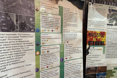 Фотографії, книжки та мистецька інсталяція про Маріуполь — у Житомирі відкрили виставку "Вежа: кроки пам’яті" Фотографії, книжки та мистецька інсталяція про Маріуполь — у Житомирі відкрили виставку "Вежа: кроки пам’яті"