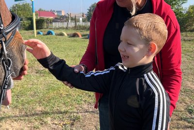 «Мені подобаються коники»: як спілкування з кіньми допомагає дітям у спецшколі на Рівненщині «Мені подобаються коники»: як спілкування з кіньми допомагає дітям у спецшколі на Рівненщині