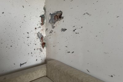 У Сумах безпілотник влучив у багатоповерхівку У Сумах безпілотник влучив у багатоповерхівку