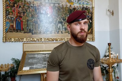 У Житомирі провели в останню путь десантника Андрія Мельника, якого шукали упродовж двох років У Житомирі провели в останню путь десантника Андрія Мельника, якого шукали упродовж двох років