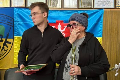 На Одещині родини загиблих прикордонників отримали ордени "За мужність" На Одещині родини загиблих прикордонників отримали ордени "За мужність"
