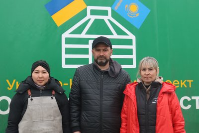 В Охтирці місцевих жителів благодійники частували казахським пловом В Охтирці місцевих жителів благодійники частували казахським пловом