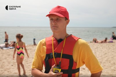 Перший офіційно відкритий пляж у Чорноморську: чи обладнаний для безпечного відпочинку Перший офіційно відкритий пляж у Чорноморську: чи обладнаний для безпечного відпочинку
