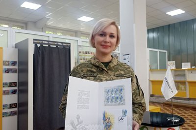 "До дня матері. Я живу тобою…" — у Житомирі погасили марку, присвячену українським матерям "До дня матері. Я живу тобою…" — у Житомирі погасили марку, присвячену українським матерям