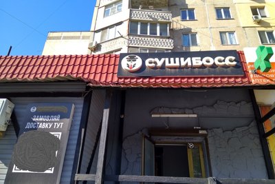 В Одесі продовжують демонтували російськомовні рекламні вивіски