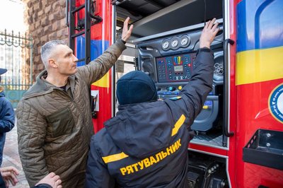 Київ отримав нову партію пожежних авто від міжнародних партнерів Київ отримав нову партію пожежних авто від міжнародних партнерів