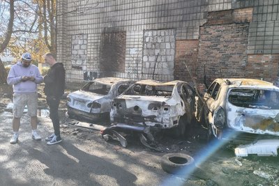«Скло все летіло, люди кричали — дуже страшно», — місцеві жителі про наслідки нічної атаки в Житомирі «Скло все летіло, люди кричали — дуже страшно», — місцеві жителі про наслідки нічної атаки в Житомирі