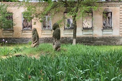 "У вогні згоріла уся техніка, меблі та п'ятдесят тисяч книг": РФ двома ударами знищила бібліотеку у Барвінковому "У вогні згоріла уся техніка, меблі та п'ятдесят тисяч книг": РФ двома ударами знищила бібліотеку у Барвінковому