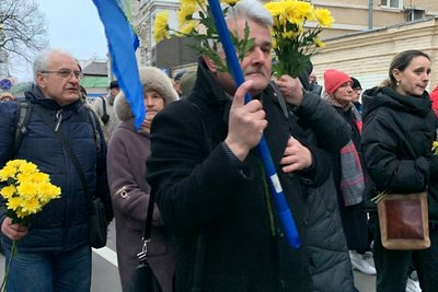 Молебень та хода пам'яті: у Києві вшанували Героїв Небесної Сотні Молебень та хода пам'яті: у Києві вшанували Героїв Небесної Сотні
