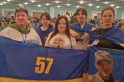 "Настав мій обмін", — коростенка Юлія Брит зустріла з полону чоловіка "Настав мій обмін", — коростенка Юлія Брит зустріла з полону чоловіка