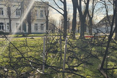 У Сумах БпЛА влучив біля дитячого майданчика У Сумах БпЛА влучив біля дитячого майданчика