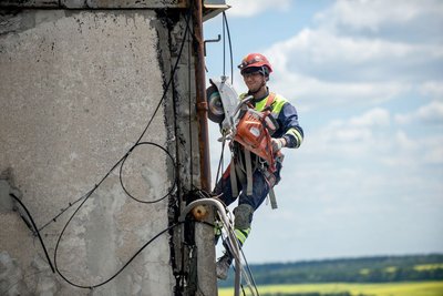 Рятувальник-альпініст з Харкова на Салтівці Рятувальник-альпініст з Харкова на Салтівці