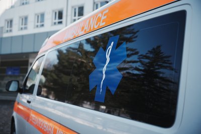 Автомобіль спеціалізованої медичної допомоги у Харкові 20 січня 2026 року Автомобіль спеціалізованої медичної допомоги у Харкові 20 січня 2026 року