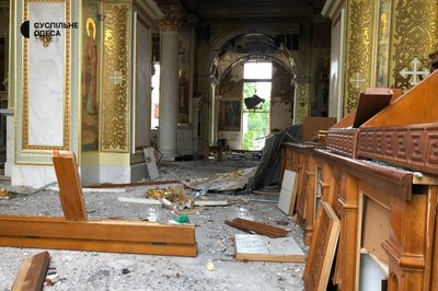 Пошкоджений ракетою собор в Одесі Пошкоджений ракетою собор в Одесі
