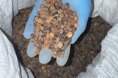 450 кілограмів бурштину на 1,3 мільйона гривень: на Рівненщині оголосили підозру трьом чоловікам 450 кілограмів бурштину на 1,3 мільйона гривень: на Рівненщині оголосили підозру трьом чоловікам