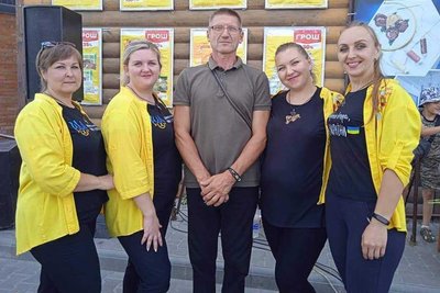 Піднімають дух українського народу та донатять на армію: як на Вінниччині гурт “Прилучаночка” допомагає захисникам Піднімають дух українського народу та донатять на армію: як на Вінниччині гурт “Прилучаночка” допомагає захисникам
