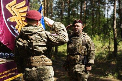 Десантникам житомирської 95 бригади ДШВ ЗСУ вручили нагороди Десантникам житомирської 95 бригади ДШВ ЗСУ вручили нагороди