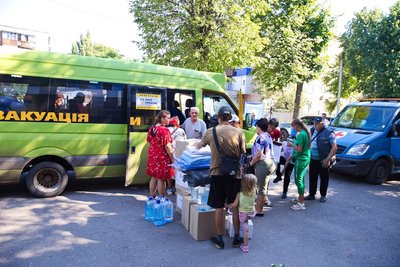Жителі Купʼянського району під час обовʼязкової евакуації, Харківська область, серпень 2023 року. Фото: Олег Синєгубов Жителі Купʼянського району під час обовʼязкової евакуації, Харківська область, серпень 2023 року. Фото: Олег Синєгубов