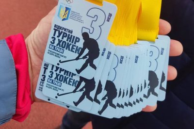 Хокеїсти з Шостки здобули "бронзу" на турнірі у Вінниці Хокеїсти з Шостки здобули "бронзу" на турнірі у Вінниці