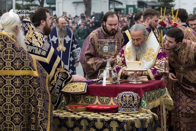 Митрополит УПЦ (МП) Онуфрій під час служби Митрополит УПЦ (МП) Онуфрій під час служби