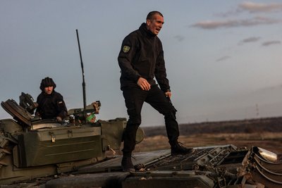 Українські танкісти тренуються в Донецькій області