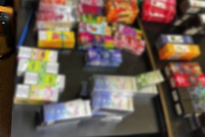У Харкові батько та син продавали електронні сигарети "повз касу" У Харкові батько та син продавали електронні сигарети "повз касу"
