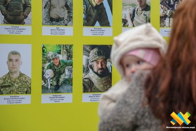 День Збройних сил України: у Житомирі на Алеї Слави з'явився ще один стенд із захисниками День Збройних сил України: у Житомирі на Алеї Слави з'явився ще один стенд із захисниками