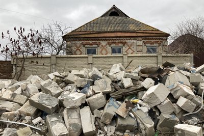Зруйновані війною будинки у Великій Данилівці: як відновлюють житло у Харкові Зруйновані війною будинки у Великій Данилівці: як відновлюють житло у Харкові