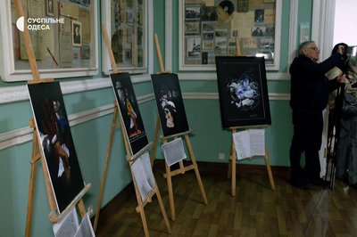 "Звільніть пташок": в Одесі презентували артпроєкт на підтримку полонених українських цивільних "Звільніть пташок": в Одесі презентували артпроєкт на підтримку полонених українських цивільних