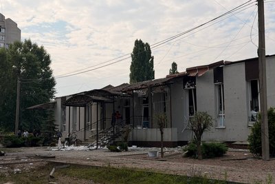 "Вигоріло все". У Сумах російські БпЛА вдарили по “Епіцентру”, будинках і авто "Вигоріло все". У Сумах російські БпЛА вдарили по “Епіцентру”, будинках і авто