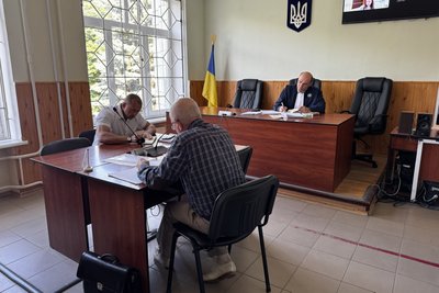Залишили під вартою: у Сумах продовжують розгляд справи про підпал ТЦК і автівок військовослужбовців Залишили під вартою: у Сумах продовжують розгляд справи про підпал ТЦК і автівок військовослужбовців