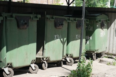 Війна за сміття у Житомирі — хто має прибирати територію на Покровській та що кажуть місцеві жителі Війна за сміття у Житомирі — хто має прибирати територію на Покровській та що кажуть місцеві жителі