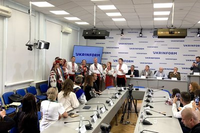 До 80-річчя хор Верьовки вирушає у міжнародне благодійне турне
