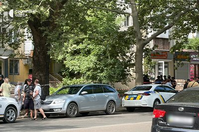 В Одесі чоловік зачинився в перукарні з двома людьми: його затримала поліція В Одесі чоловік зачинився в перукарні з двома людьми: його затримала поліція