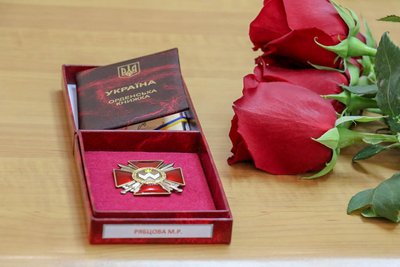 У Житомирі родинам загиблих військових передали державні нагороди У Житомирі родинам загиблих військових передали державні нагороди