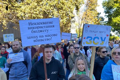 Одесити два місяці просять скасувати владу мільйонні тендери та передати гроші на ЗСУ Одесити два місяці просять скасувати владу мільйонні тендери та передати гроші на ЗСУ
