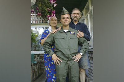 "Захоплювався космосом і любив бджіл": дідусь із Житомирщини загиблого пілота F-16 Олексія Меся розповів про онука "Захоплювався космосом і любив бджіл": дідусь із Житомирщини загиблого пілота F-16 Олексія Меся розповів про онука