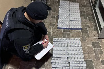 Житомирські поліцейські заявили про викриття каналу постачання контрафактних цигарок із Тернопільщини Житомирські поліцейські заявили про викриття каналу постачання контрафактних цигарок із Тернопільщини