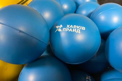 500 м'ячиків для центру служби крові. У місті провели першу акцію у рамках "ХарківПрайду" 500 м'ячиків для центру служби крові. У місті провели першу акцію у рамках "ХарківПрайду"
